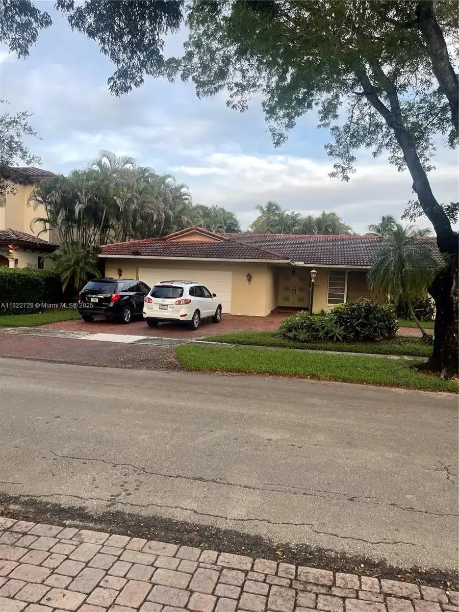 16120 E Troon Cir, Miami Lakes FL 33014 photo 3