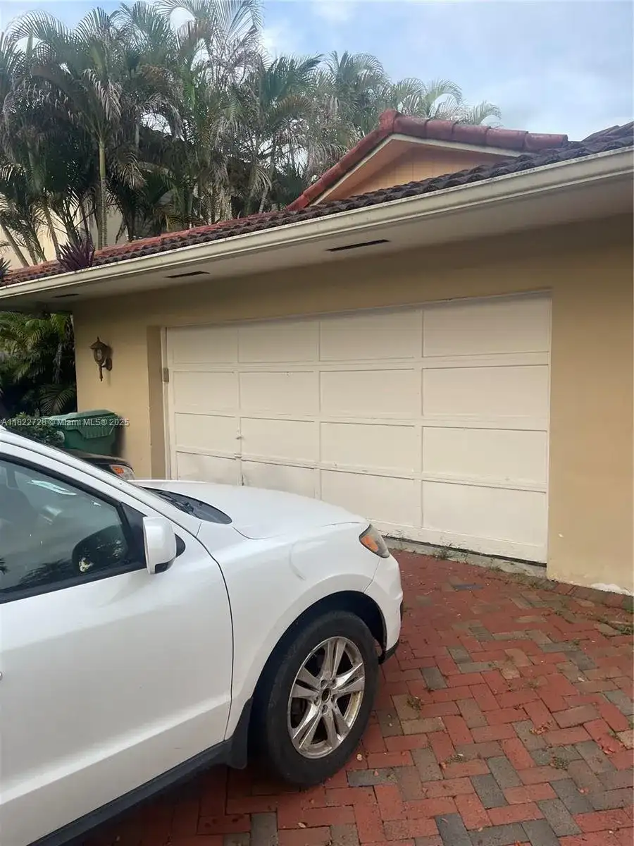 16120 E Troon Cir, Miami Lakes FL 33014 photo 5