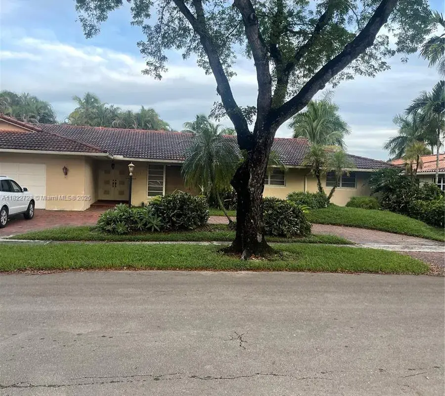 16120 E Troon Cir, Miami Lakes FL 33014