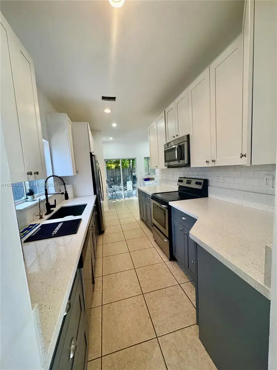 1281 NE 41st Pl, Homestead FL 33033 photo 2