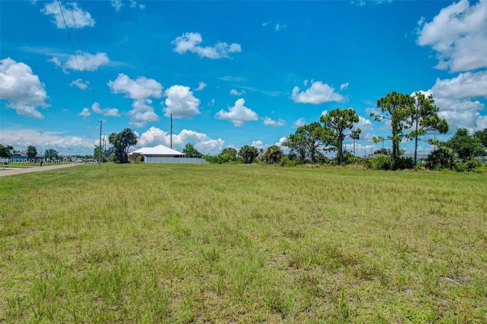 2625 NE 5th Pl, Cape Coral FL 33909 photo 4