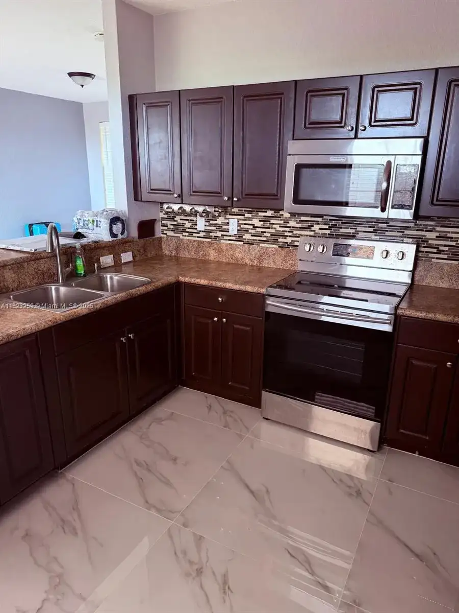 239 SE 37th Pl, Homestead FL 33033 photo 3