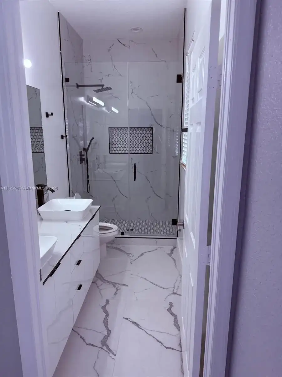 239 SE 37th Pl, Homestead FL 33033 photo 5