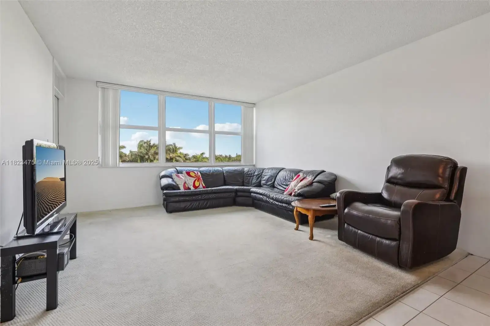 900 Saint Charles Pl, Pembroke Pines FL 33026 photo 2