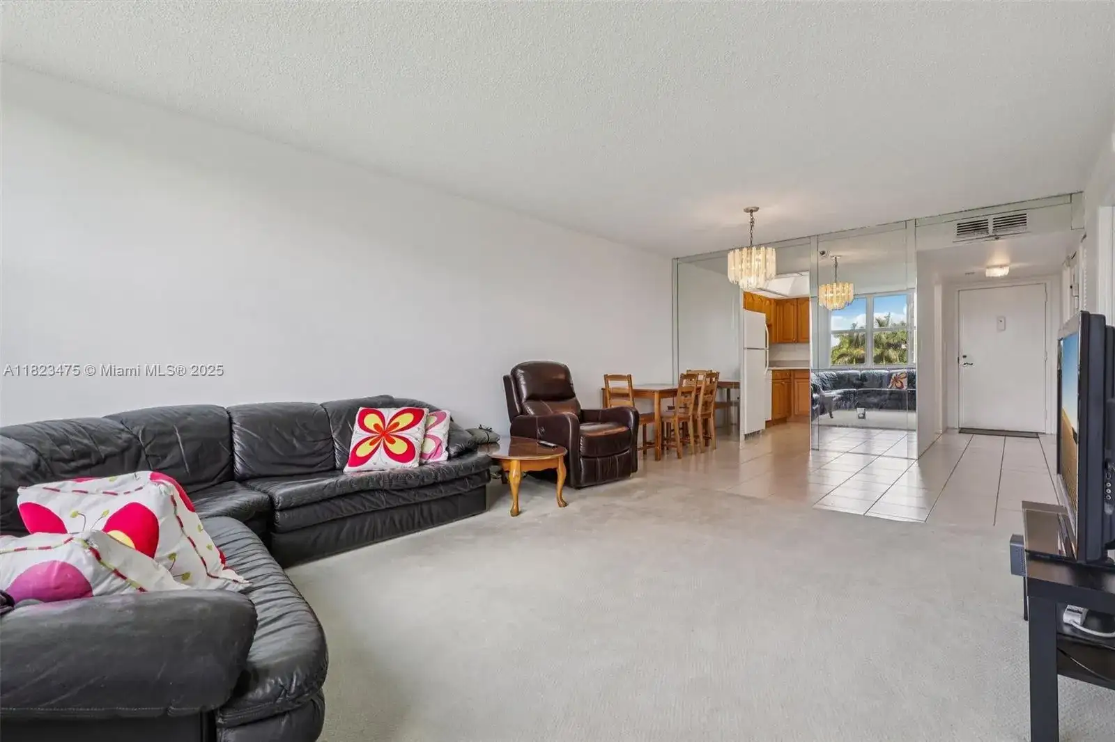 900 Saint Charles Pl, Pembroke Pines FL 33026 photo 4