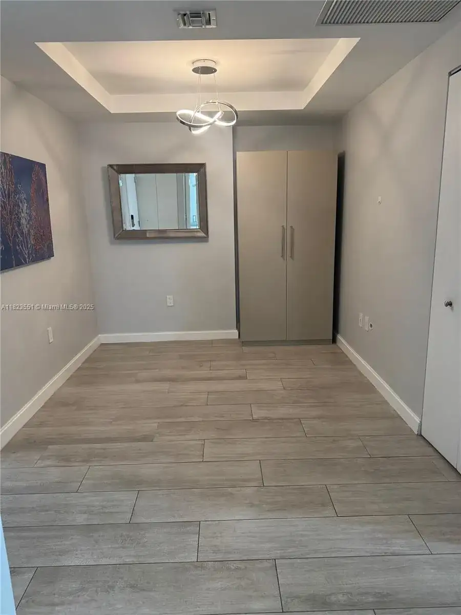 55 SW 9th St # 1005, Miami FL 33130 photo 5