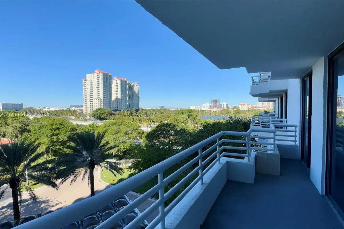 3300 NE 192nd St # 604, Aventura FL 33180