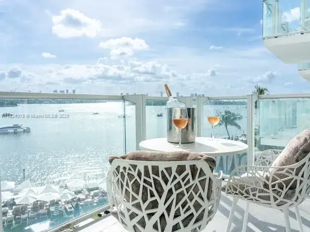 1 bedroom 1 bath Residential for sale at 1100 West Ave # 510, Miami Beach FL 33139