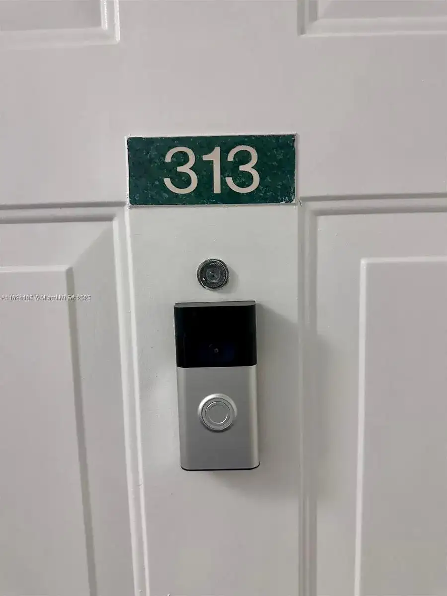 9340 Fontainebleau Blvd # 313, Miami FL 33172 photo 2