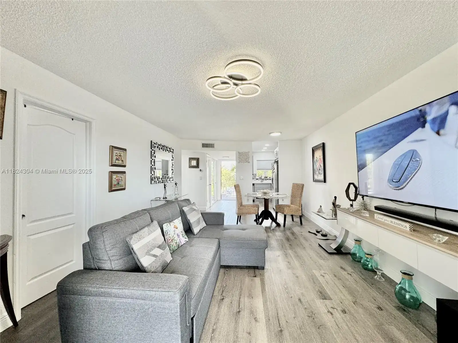 8305 Sunrise Lakes Blvd # 302, Sunrise FL 33322 photo 2
