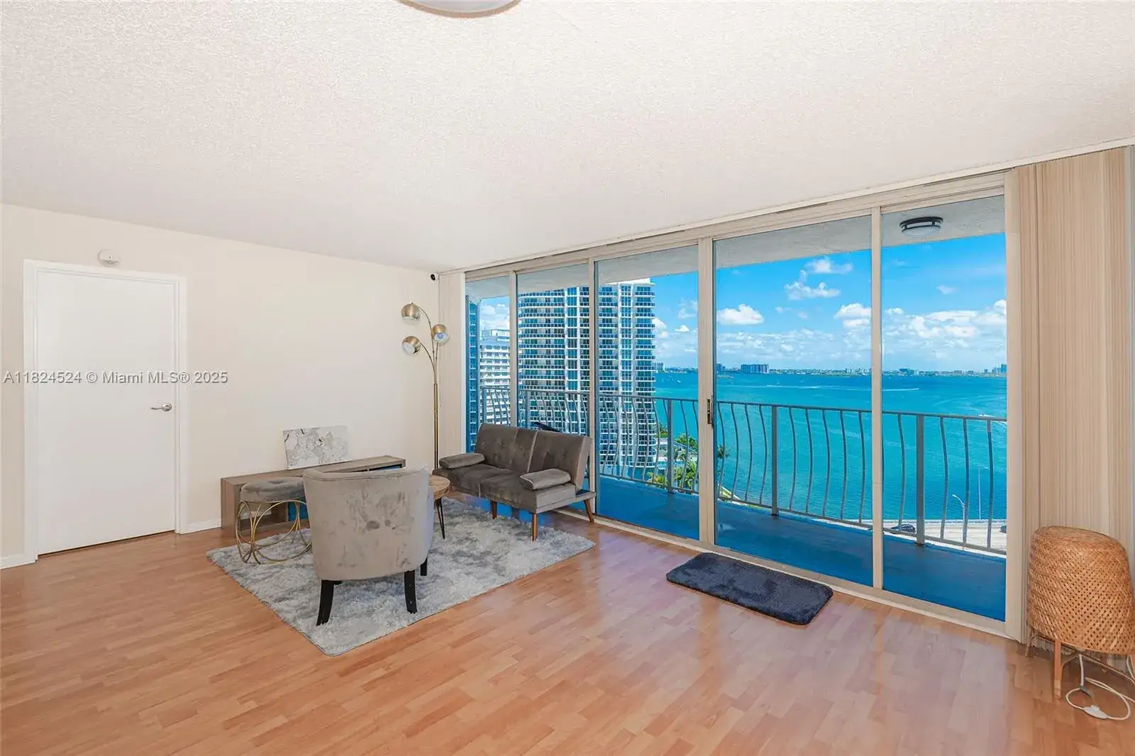 7601 E Treasure Dr # 1517, North Bay Village FL 33141