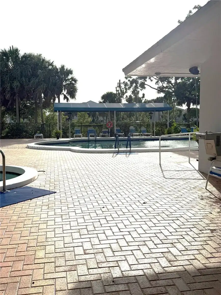 4001 Hillcrest Dr # 710, Hollywood FL 33021 photo 5