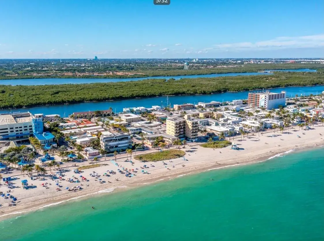 326 Harrison St # 303A, Hollywood FL 33019