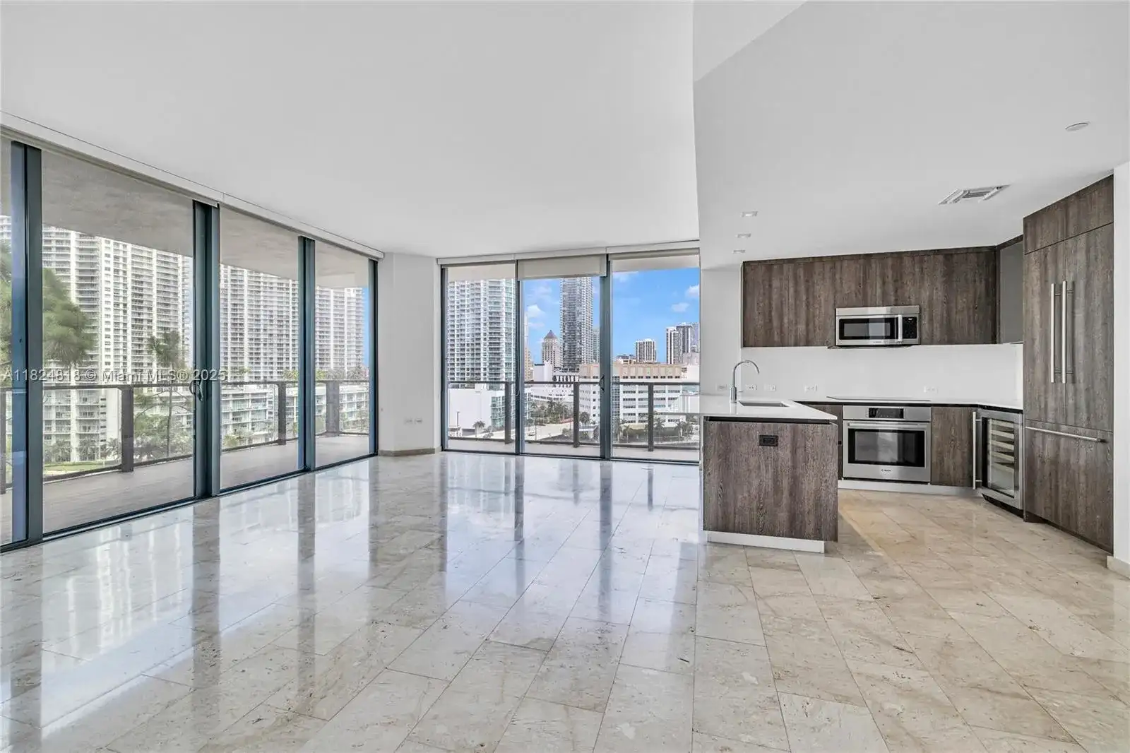 68 SE 6th St # 712, Miami FL 33131 photo 2