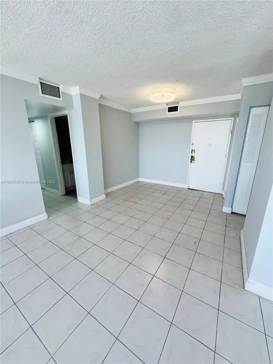 2025 NE 164th St # 811, North Miami Beach FL 33162 photo 2