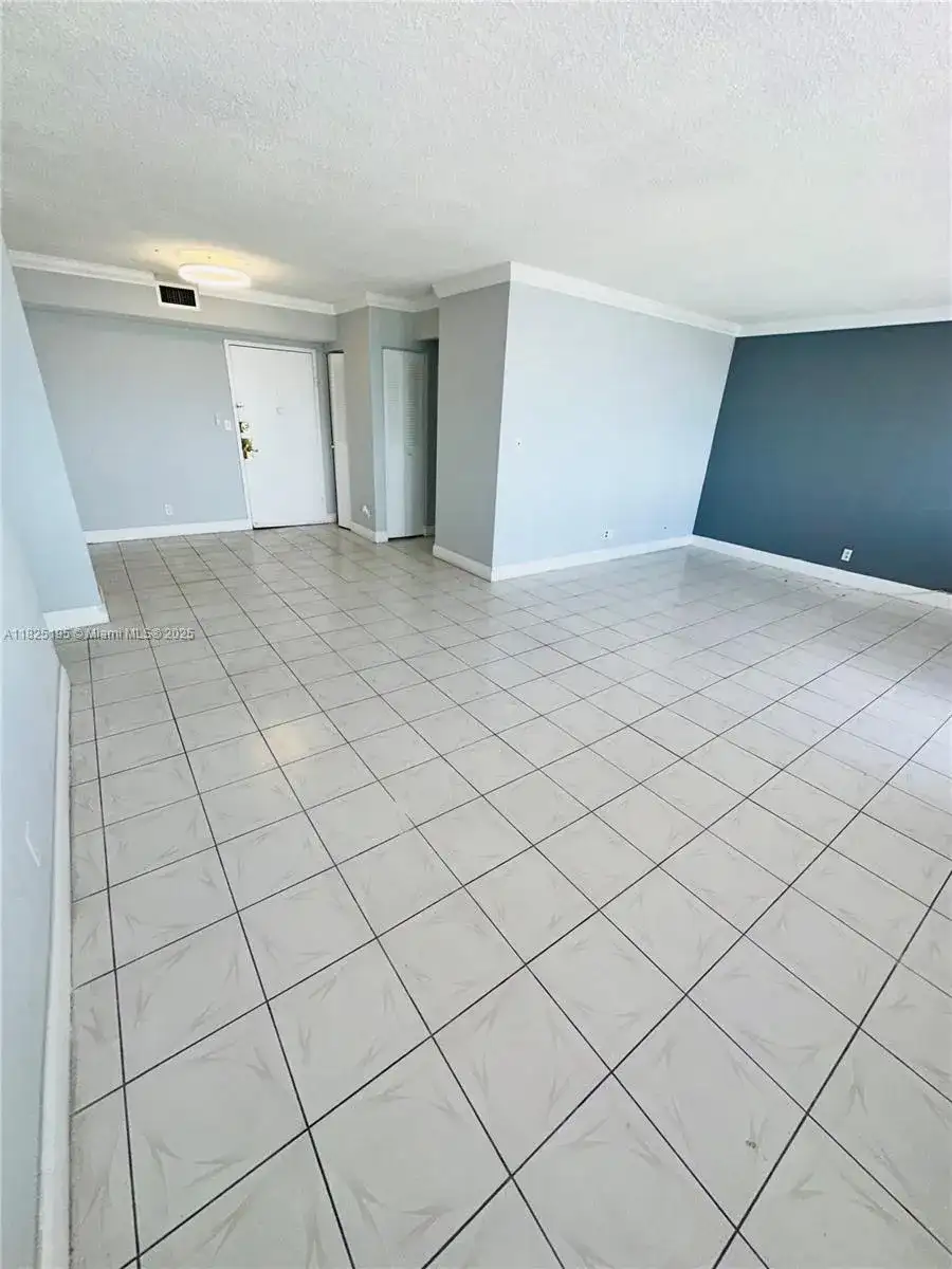 2025 NE 164th St # 811, North Miami Beach FL 33162 photo 3