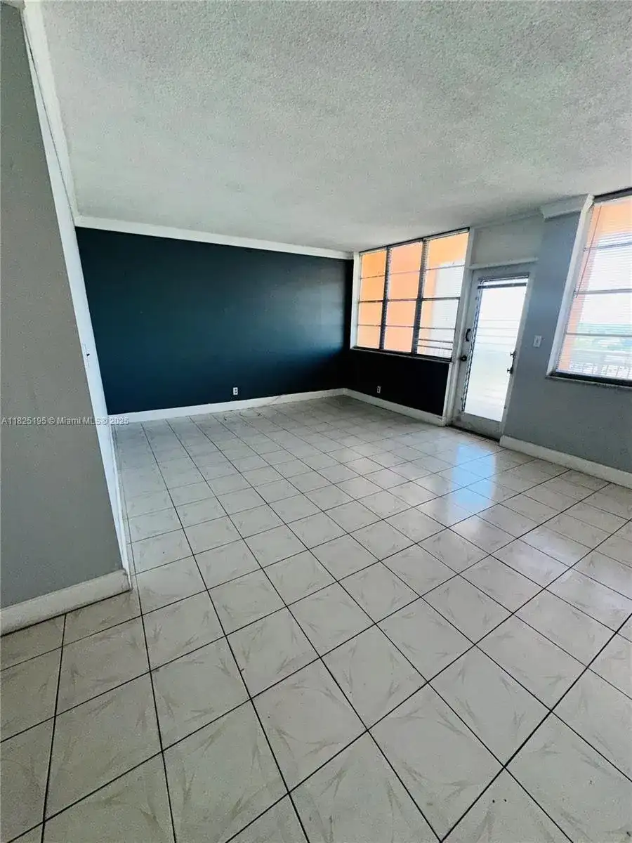 2025 NE 164th St # 811, North Miami Beach FL 33162 photo 4