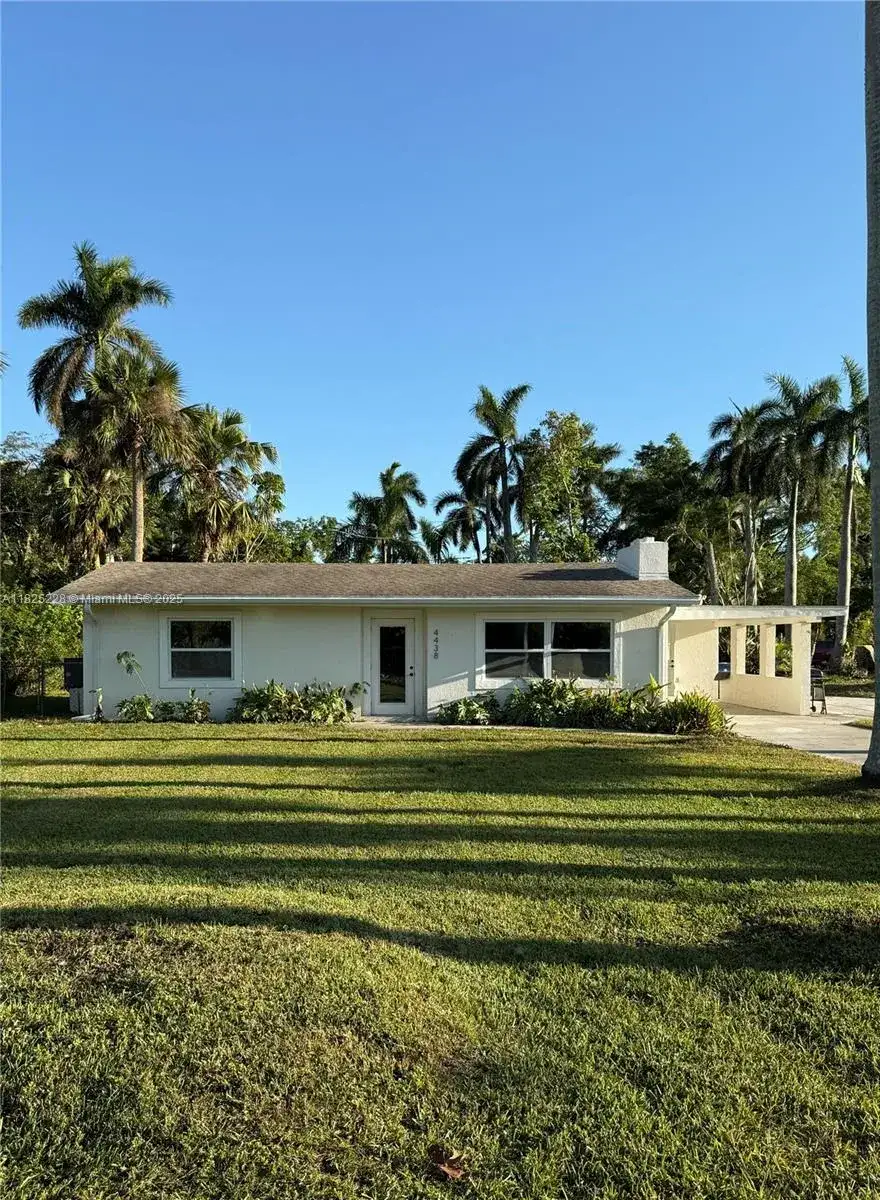 4438 E Riverside Drive, Fort Myers FL 33905 photo 2