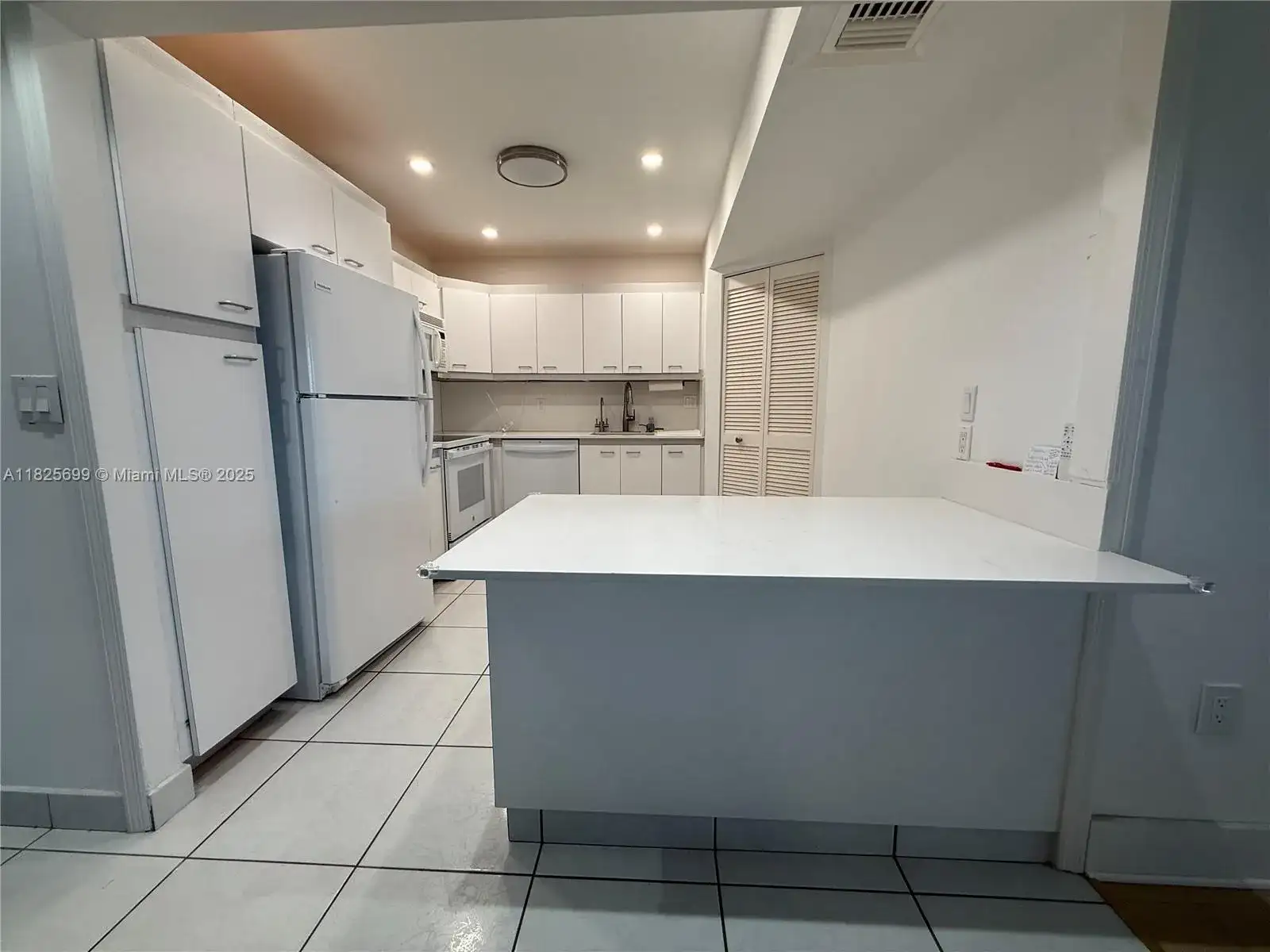 9273 Collins Ave # 503, Surfside FL 33154 photo 2