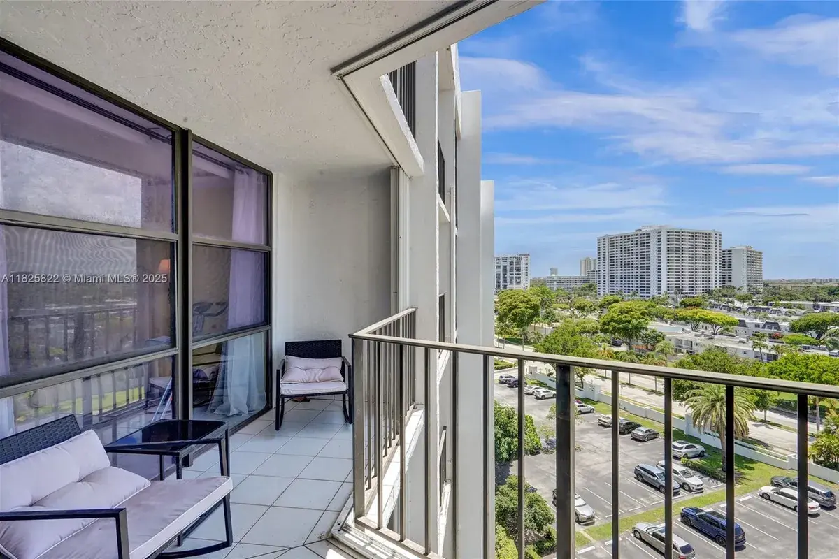 800 Parkview Dr # 911, Hallandale Beach FL 33009