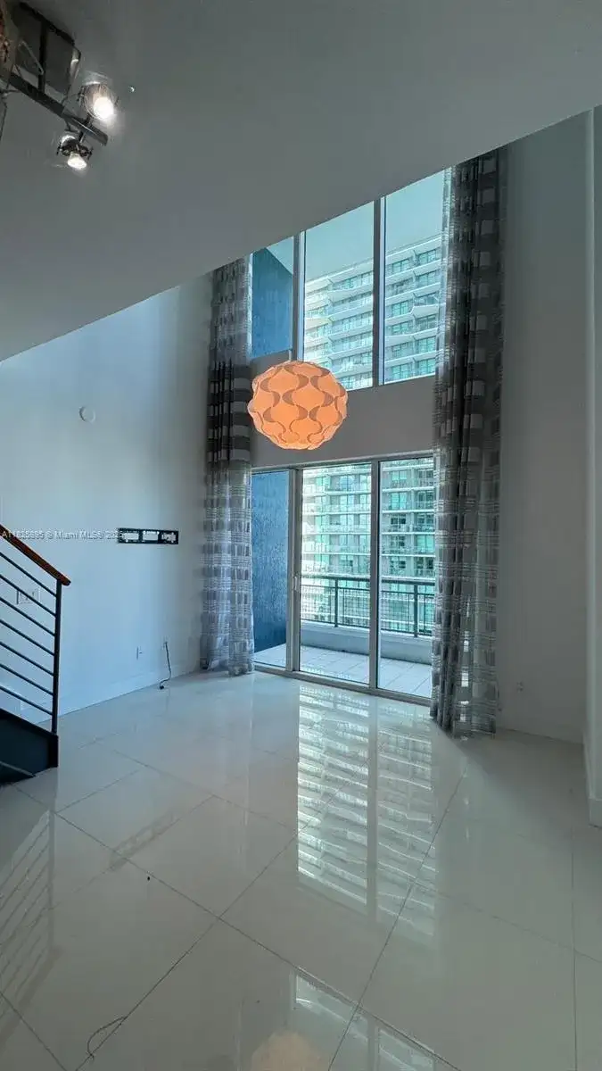 60 SW 13th St # 2010, Miami FL 33130 photo 2