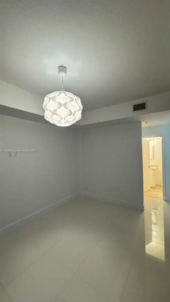 60 SW 13th St # 2010, Miami FL 33130 photo 4