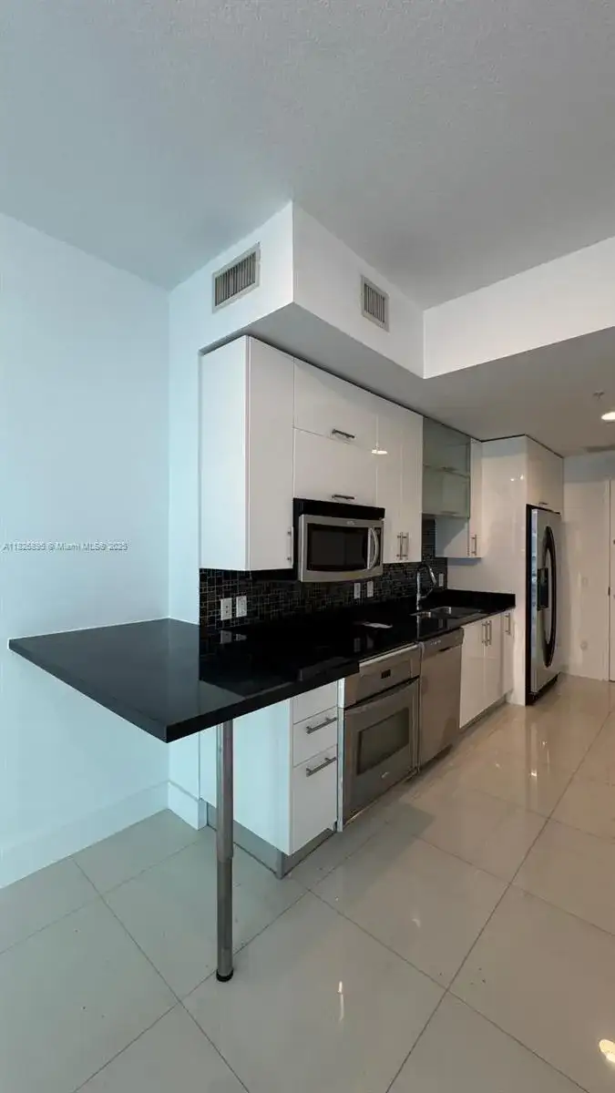 60 SW 13th St # 2010, Miami FL 33130 photo 5
