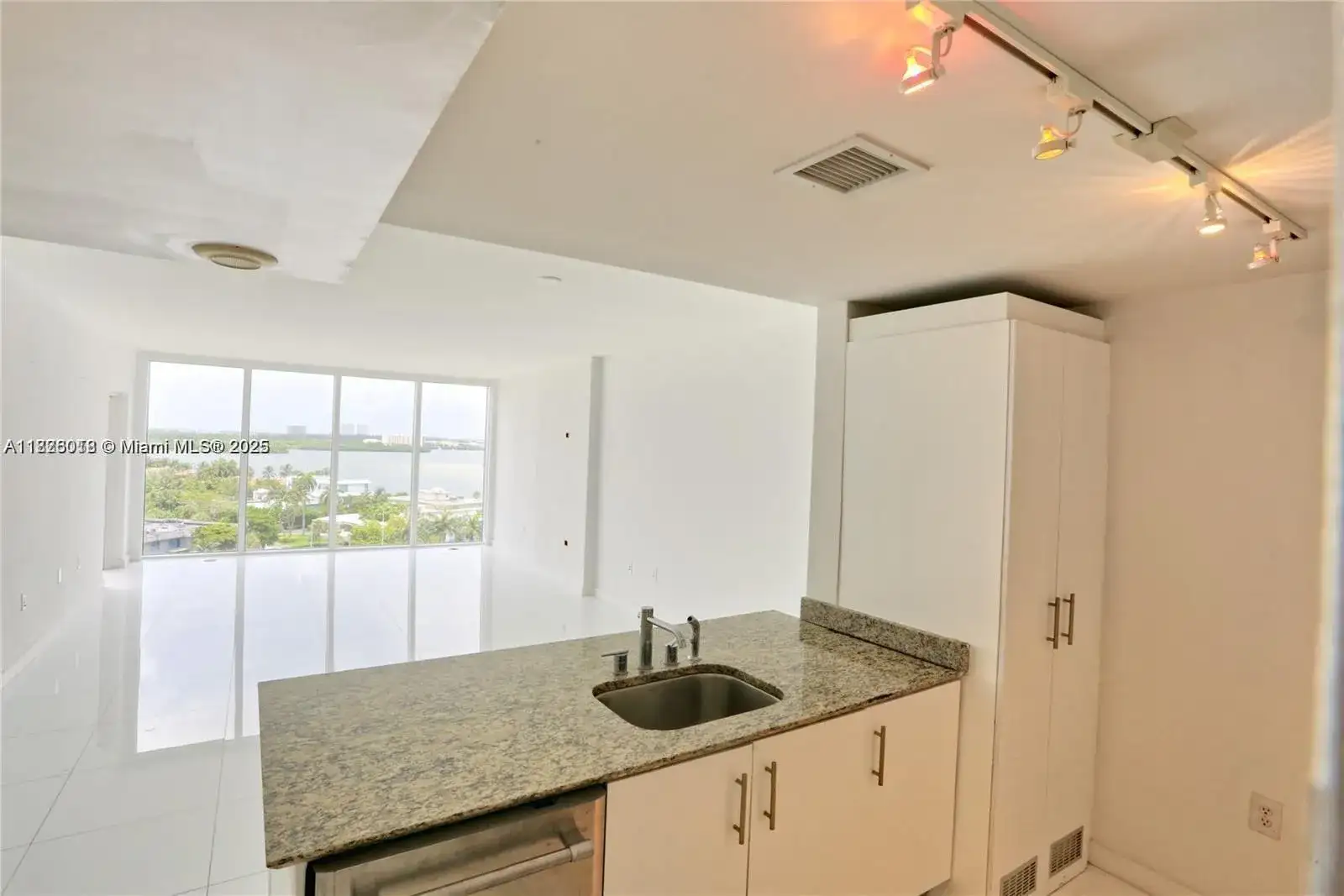 10275 Collins Ave # 925, Bal Harbour FL 33154 photo 4