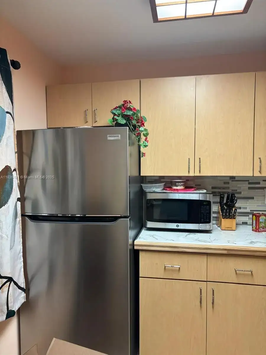 8615 NW 8th St # 321, Miami FL 33126 photo 4