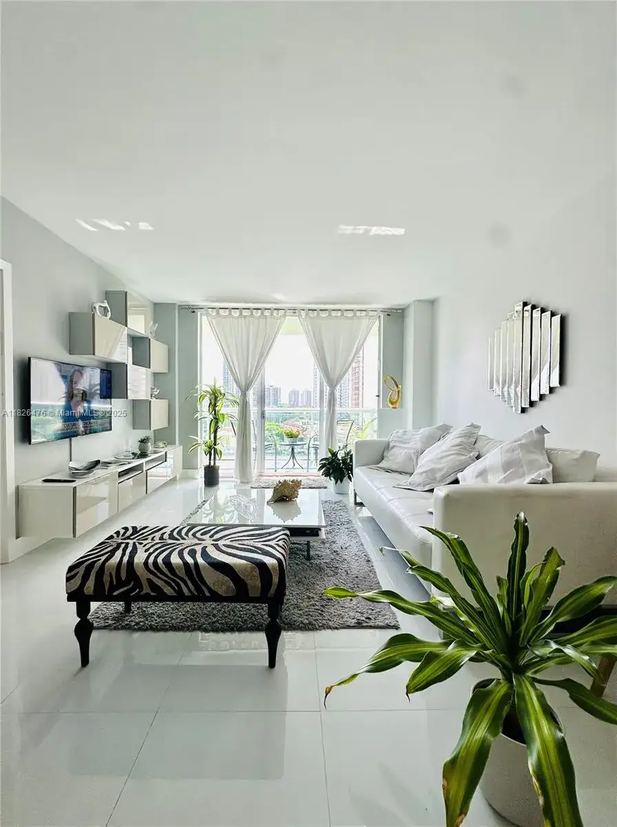 19390 Collins Ave # 911, Sunny Isles Beach FL 33160