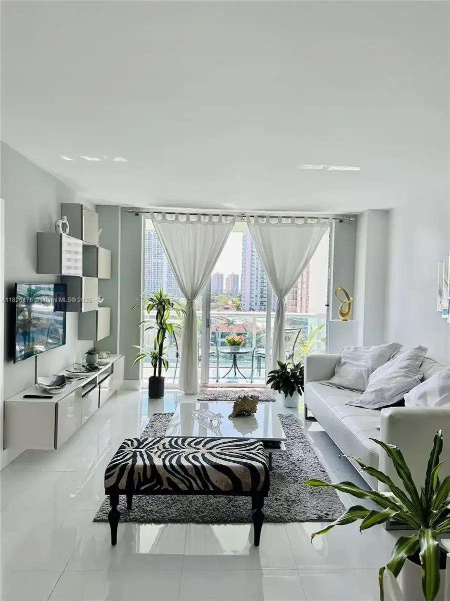 19390 Collins Ave # 911, Sunny Isles Beach FL 33160 photo 3