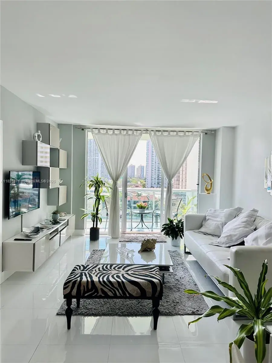 19390 Collins Ave # 911, Sunny Isles Beach FL 33160