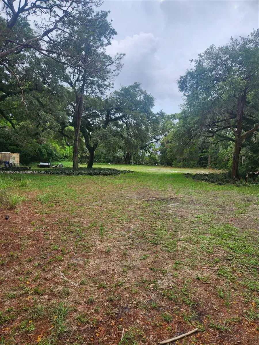 14 dr NW DR, Miami FL 33167