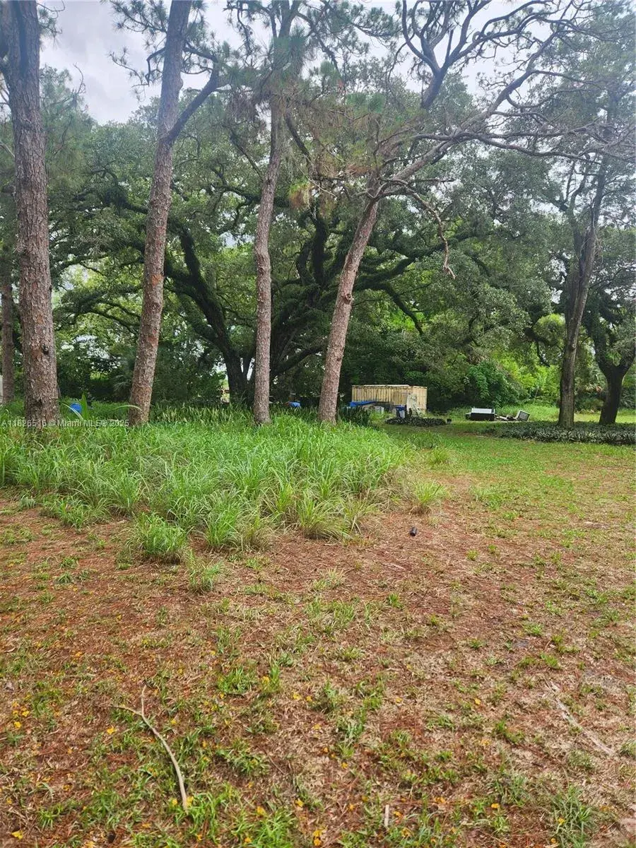 14 dr NW DR, Miami FL 33167
