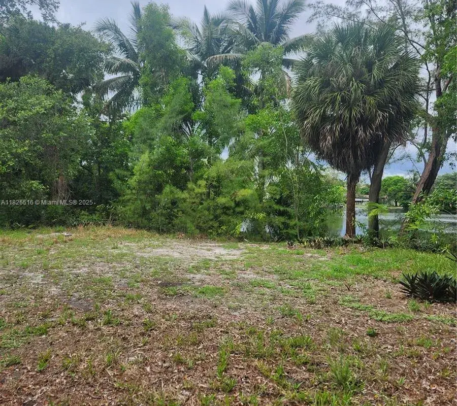 14 dr NW DR, Miami FL 33167