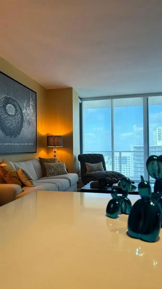 68 SE 6th St # 2804, Miami FL 33131 photo 3