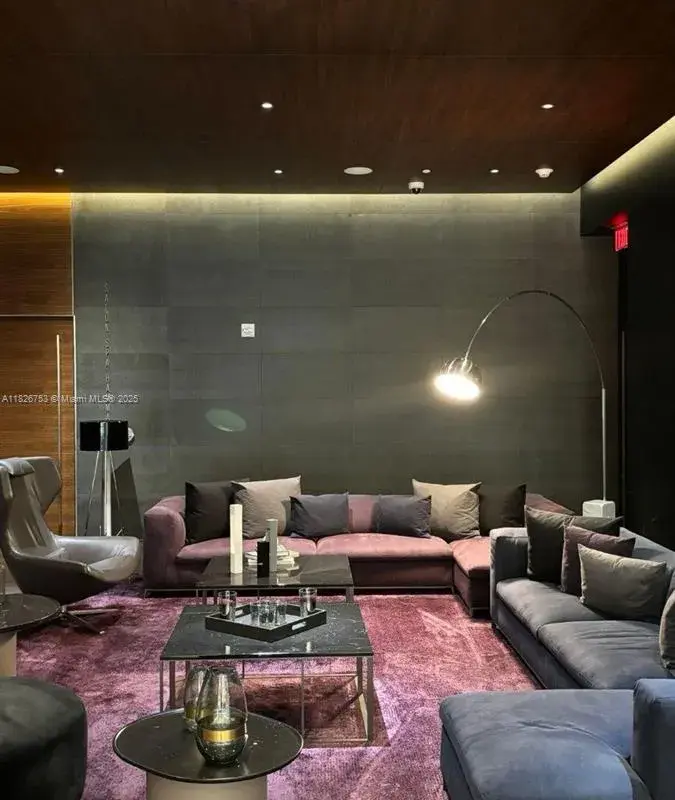 68 SE 6th St # 2804, Miami FL 33131