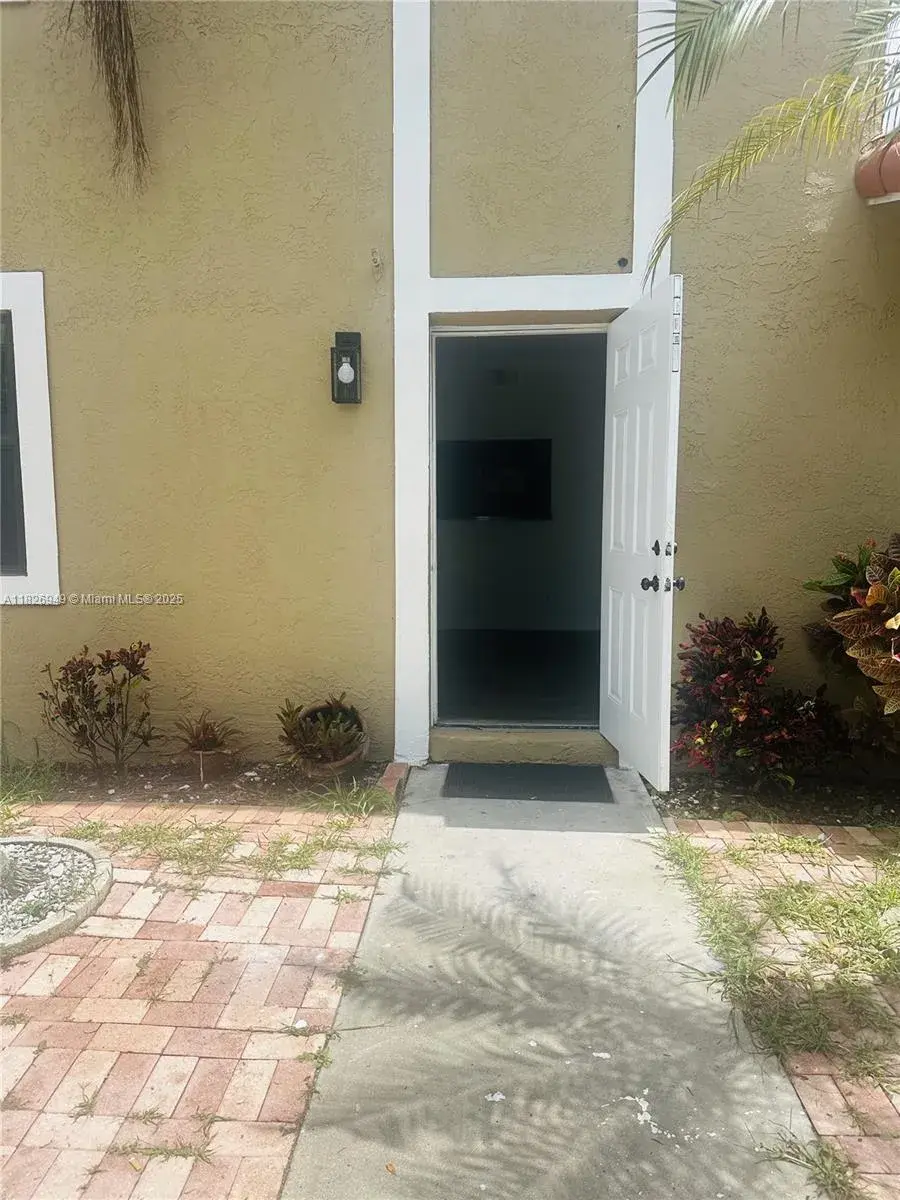 10873 NW 45th St, Coral Springs FL 33065