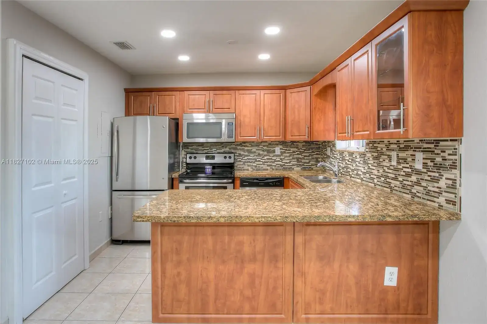 9332 NW 114th Ter # 8, Hialeah Gardens FL 33018 photo 3