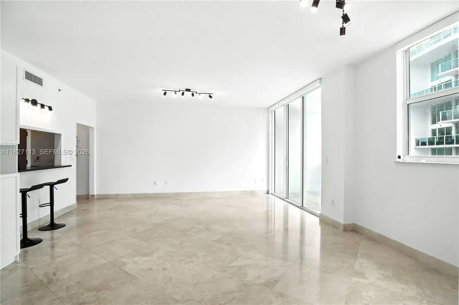 31 SE 5th St # 4021, Miami FL 33131 photo 3