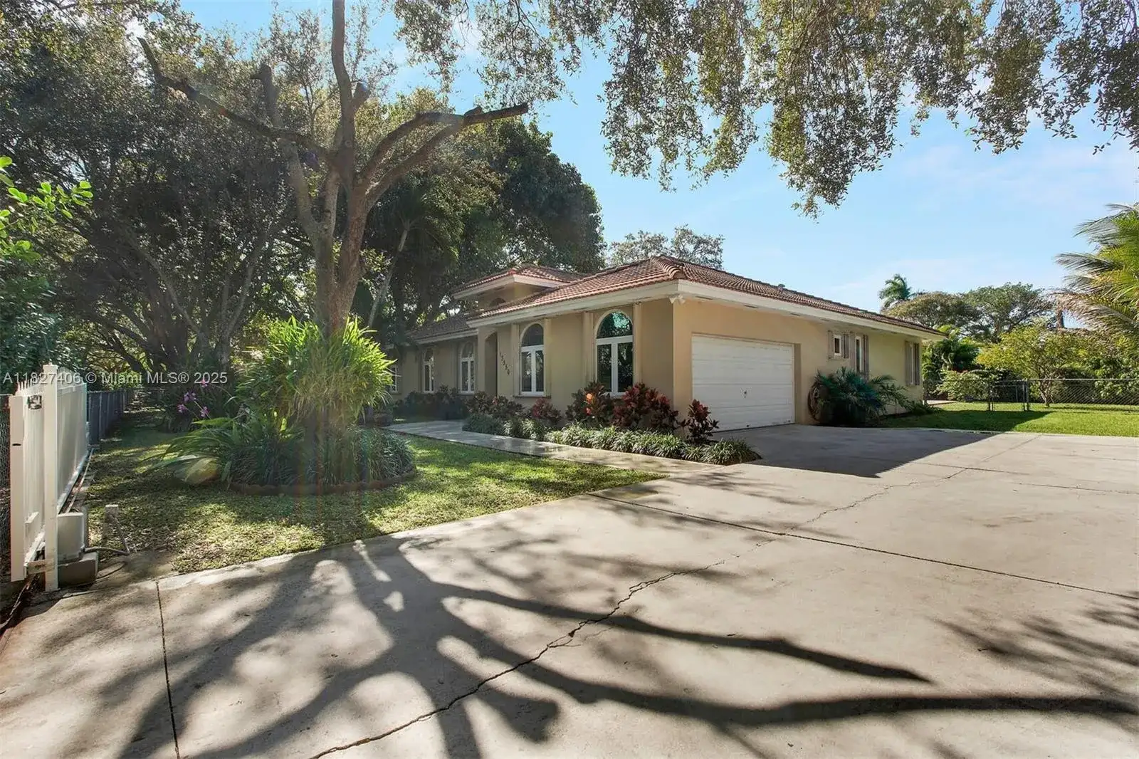 13550 SW 82nd Ave, Pinecrest FL 33156 photo 2