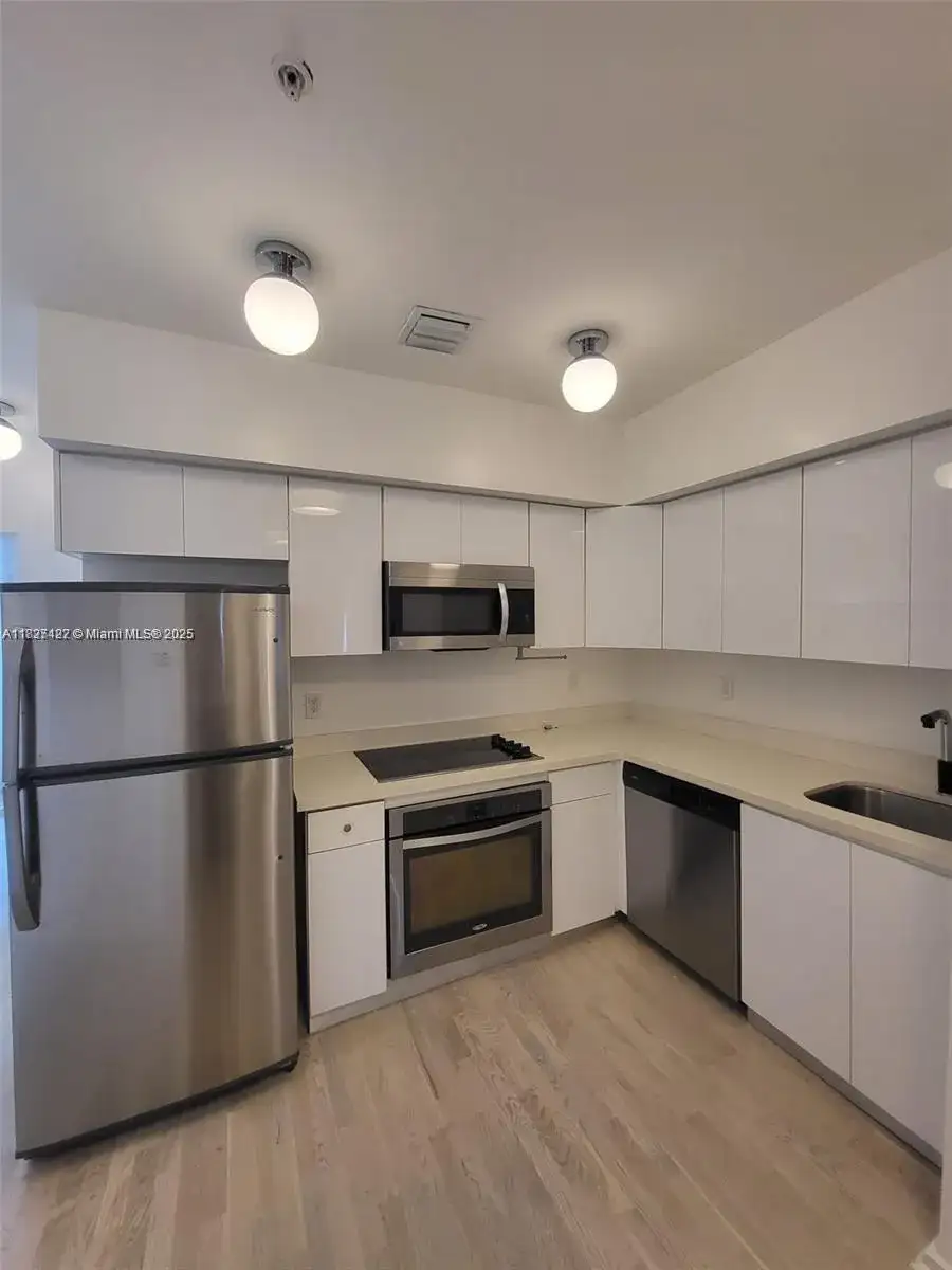 810 7th St # 206, Miami Beach FL 33139 photo 4
