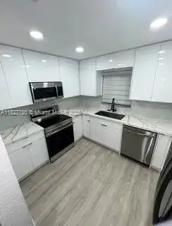 972 N 18th Ct, Hollywood FL 33020 photo 3