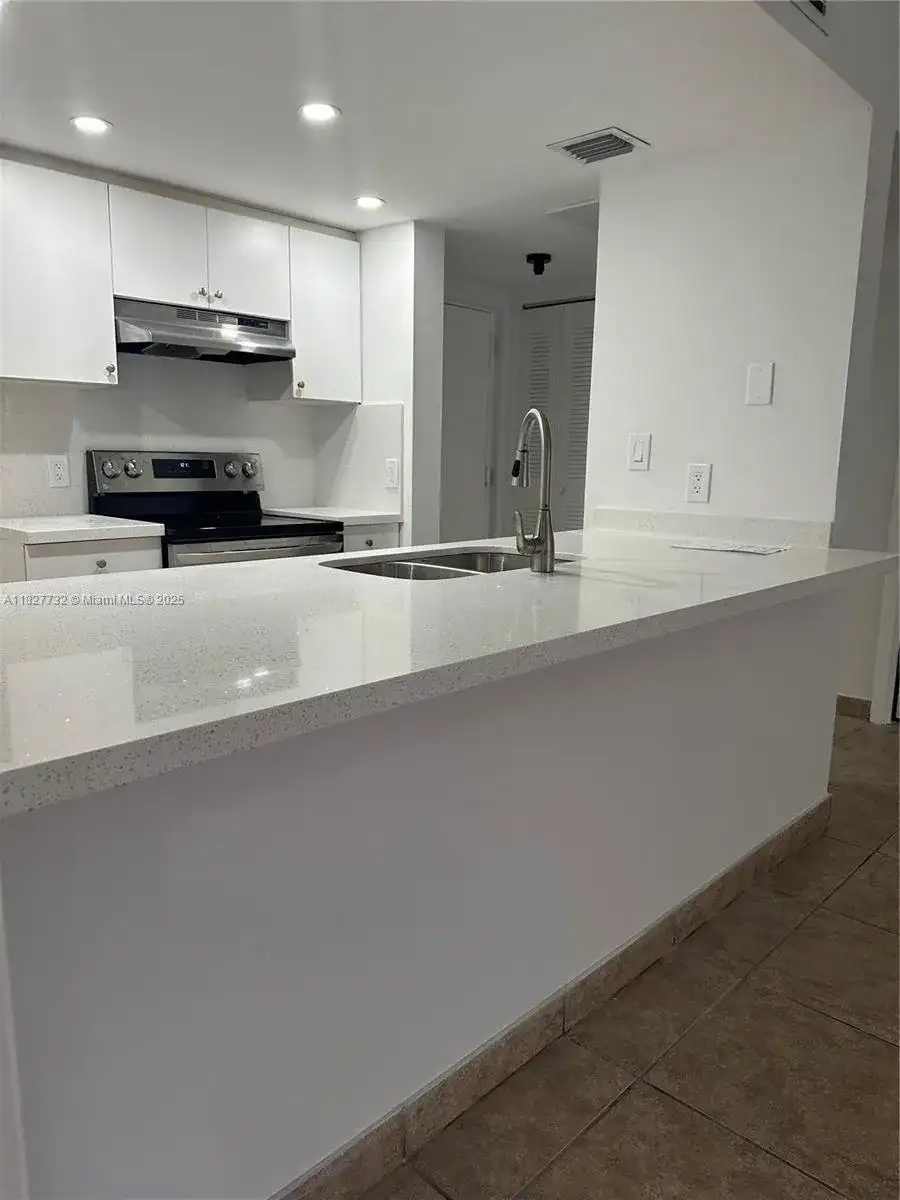 8100 Geneva Ct # 142, Doral FL 33166 photo 2