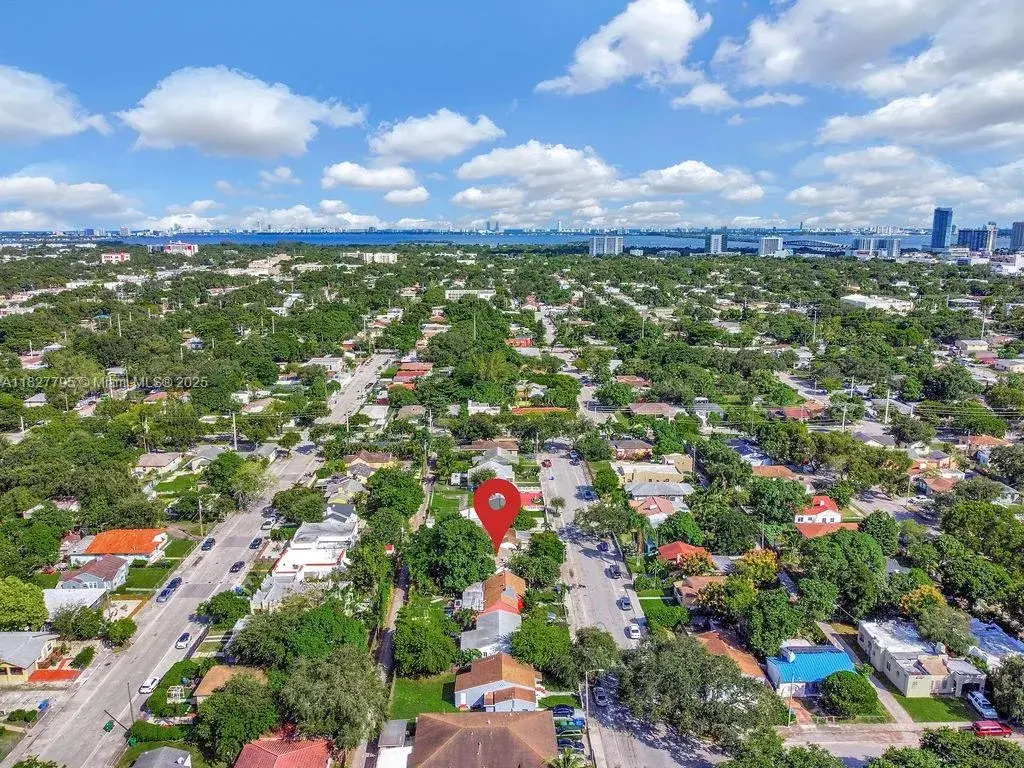 547 NW 49th St, Miami FL 33127