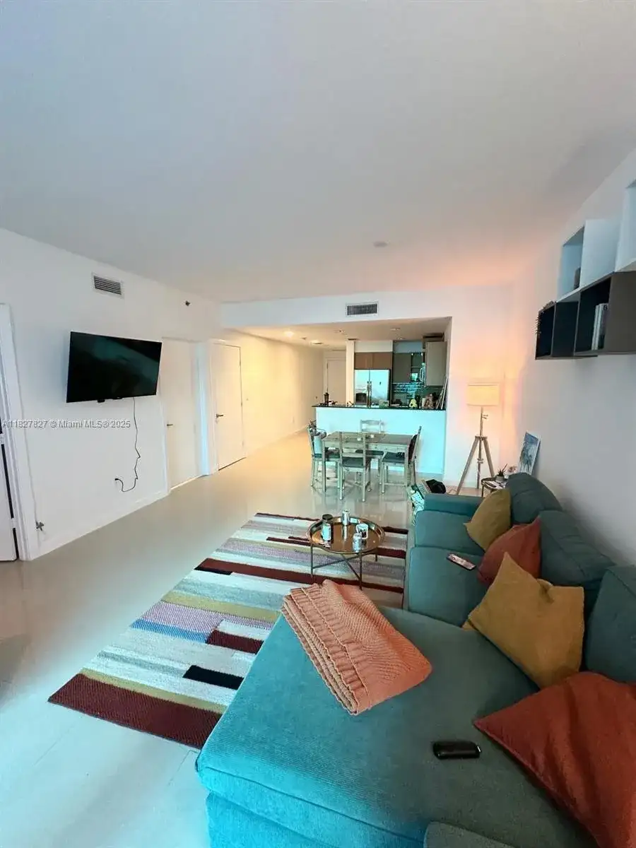 1060 Brickell Ave # 2813, Miami FL 33131 photo 2