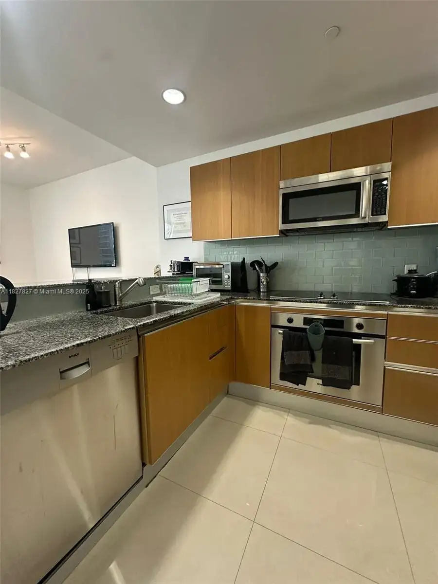 1060 Brickell Ave # 2813, Miami FL 33131 photo 4