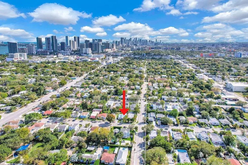 84 NW 48th St, Miami FL 33127