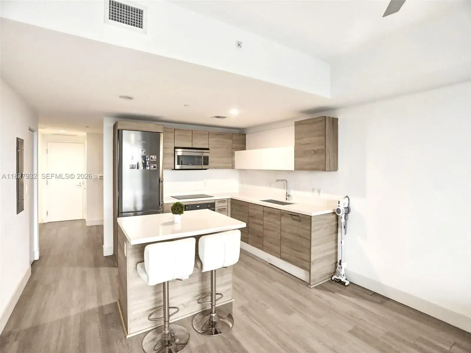 16385 Biscayne Blvd # 403, North Miami Beach FL 33160