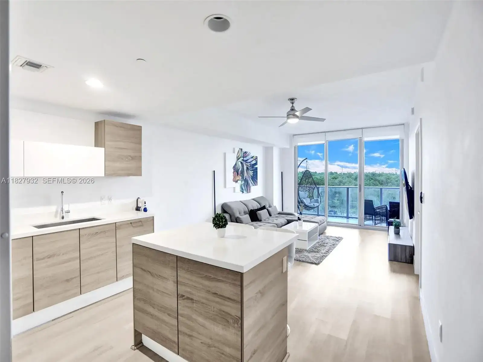 16385 Biscayne Blvd # 403, North Miami Beach FL 33160 photo 2